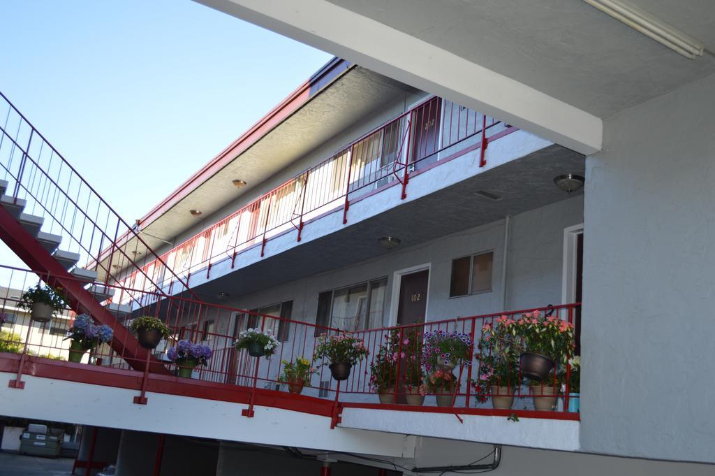 Glass Slipper Inn - Stanford ปาโลอัลโต ภายนอก รูปภาพ