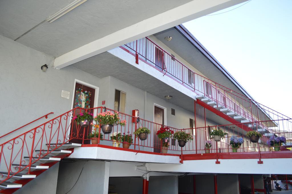 Glass Slipper Inn - Stanford ปาโลอัลโต ภายนอก รูปภาพ